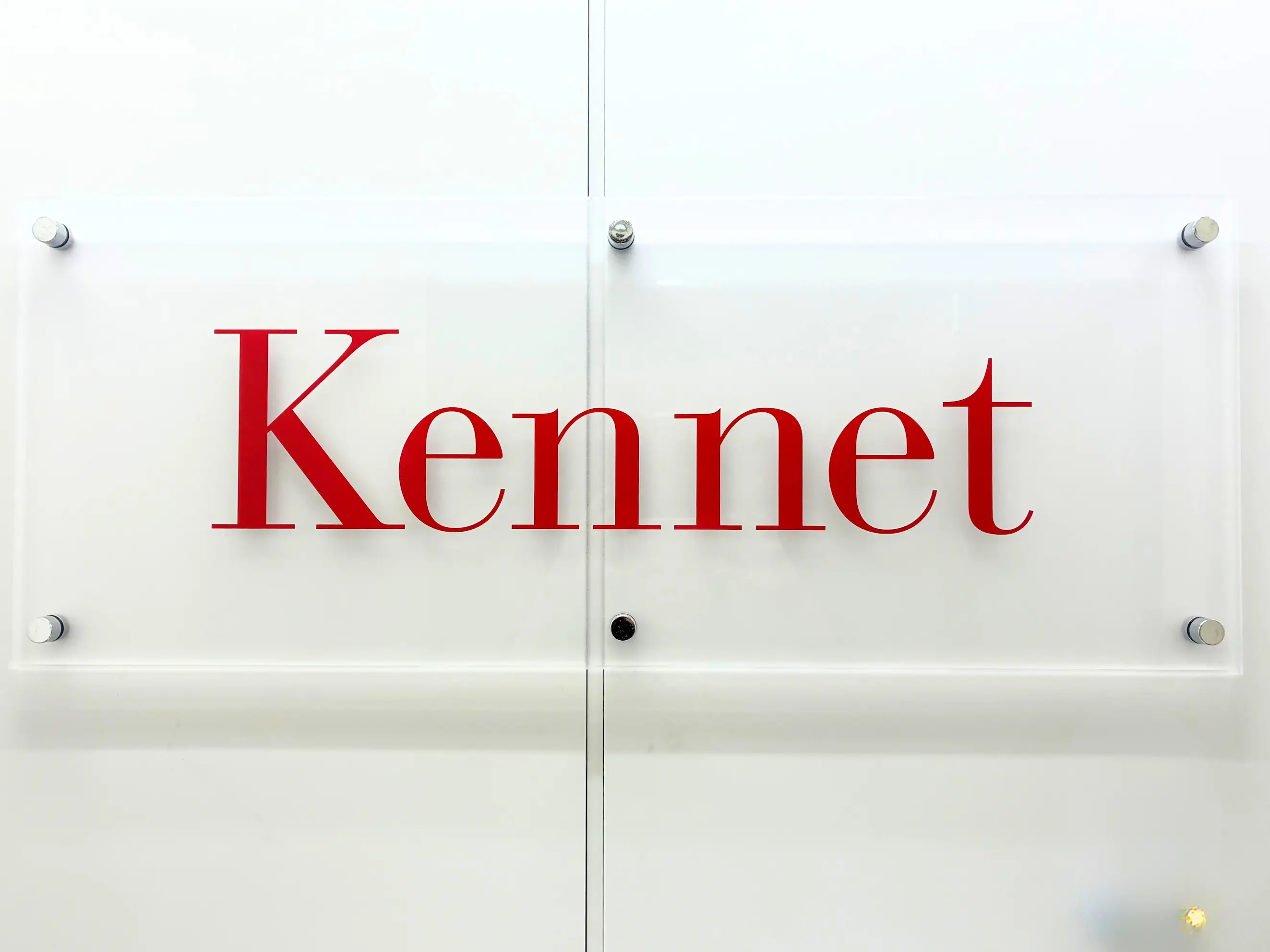 自動見積り・Web申込で海外顧客へもスムーズに対応、イヤホンガイドのケンネットが進める“現場主導のDX”